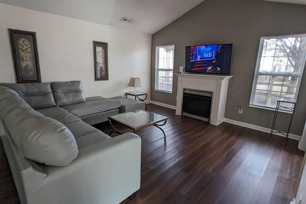 Haven - Uptown/Airport Corridor Villa Charlotte Bagian luar foto